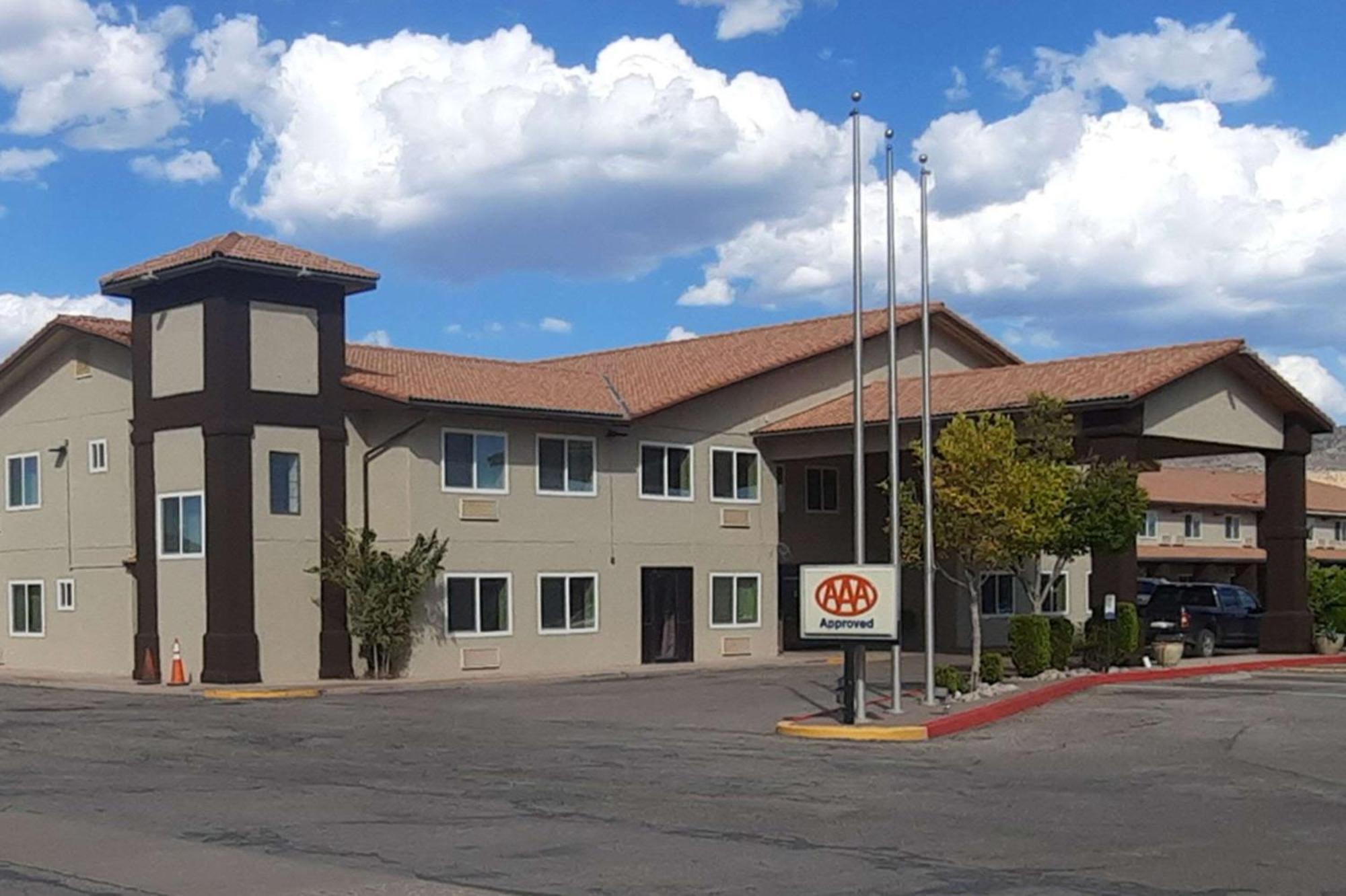 Quality Inn & Suites Grants - I-40 Exteriér fotografie